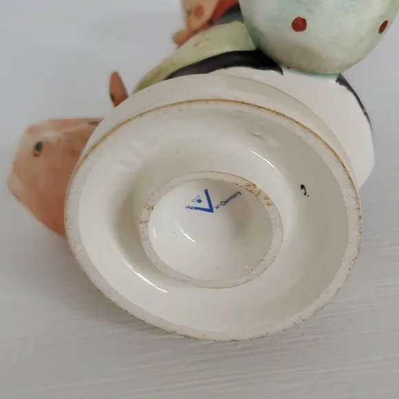 Hummel Figurines - Picture 7 of 8